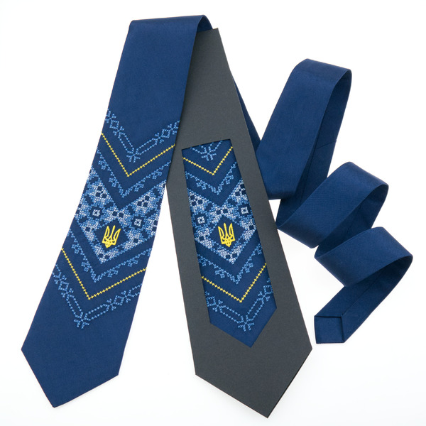 Вишита краватка з тризубом №970